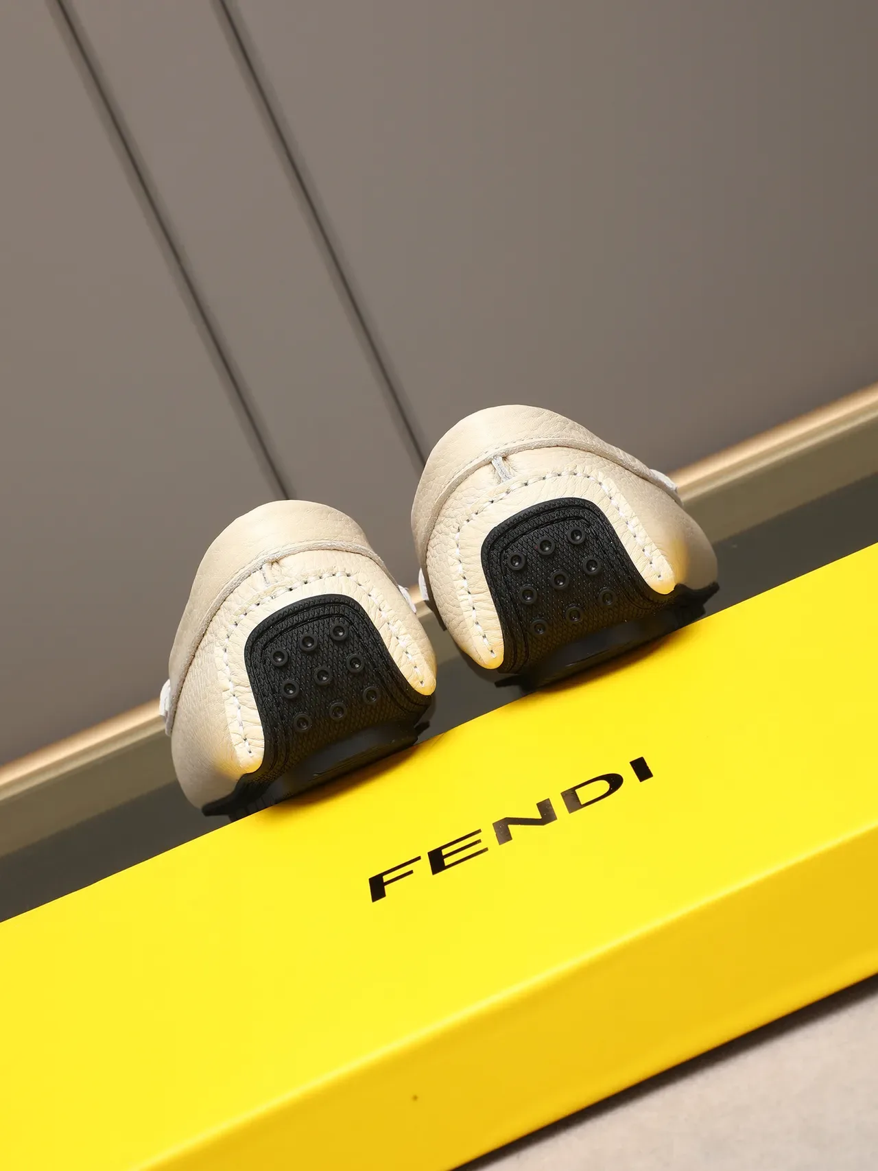 Beige Yellow Pebbled Leather Moc-Toe Stitching Loafer 3