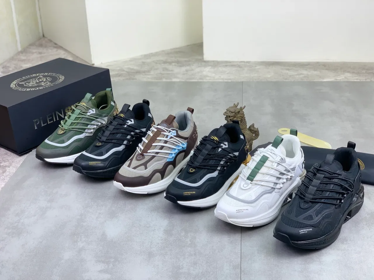 Black and Gold Mesh Upper Sculpted Midsole Lifestyle Sneakers 2
