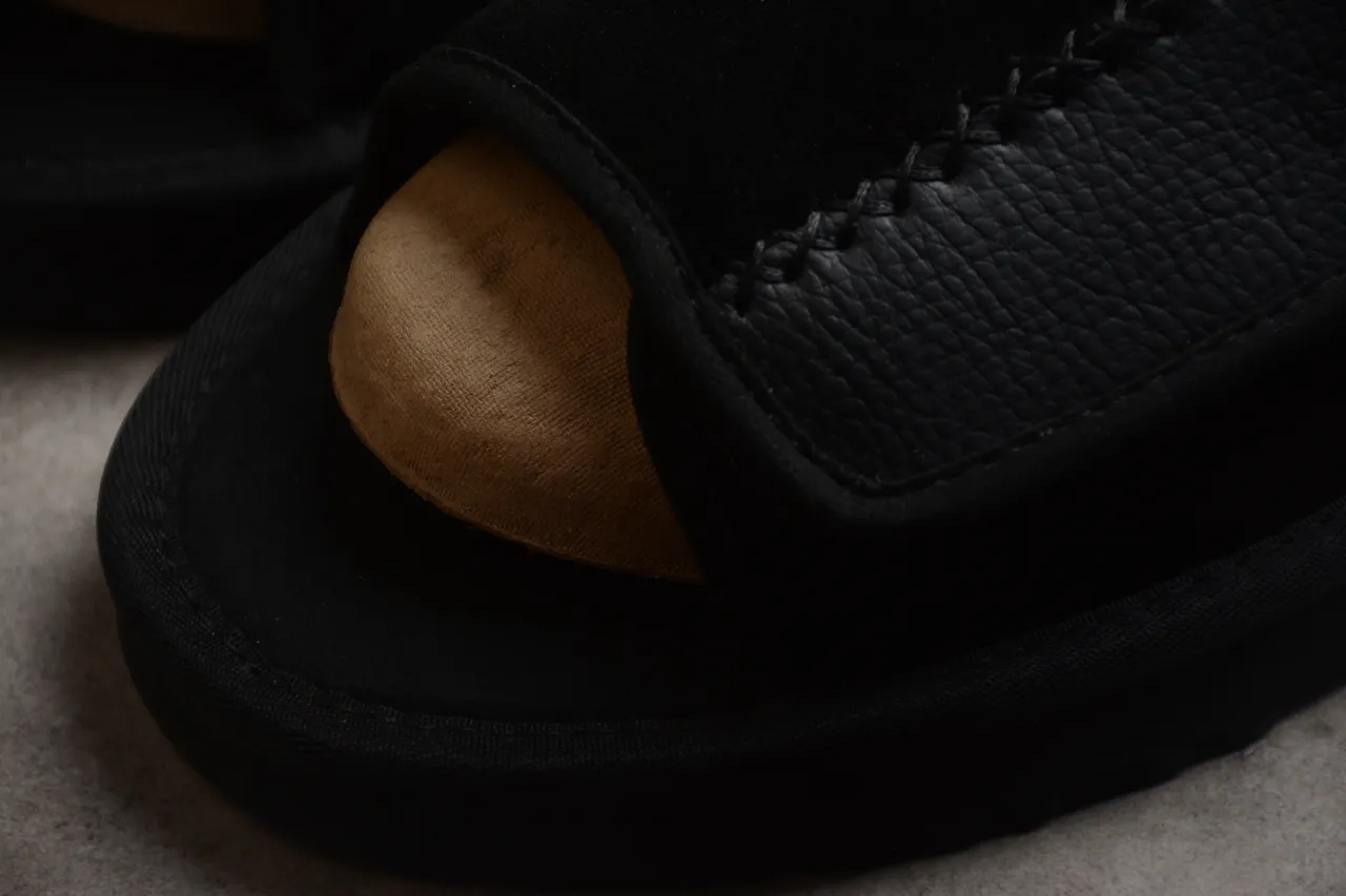 Black Beige Suede-Like Upper Tan Footbed Slippers 7