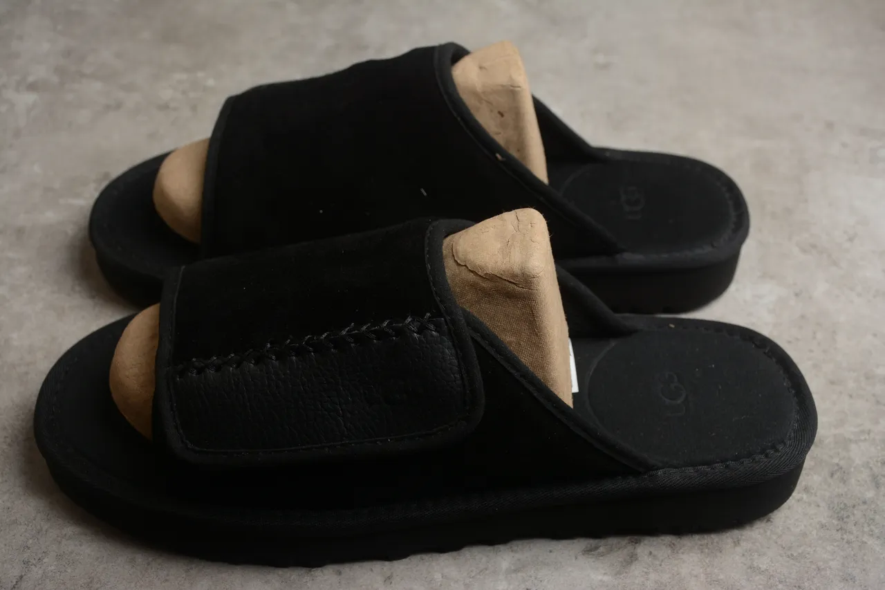 Black Beige Suede-Like Upper Tan Footbed Slippers 8