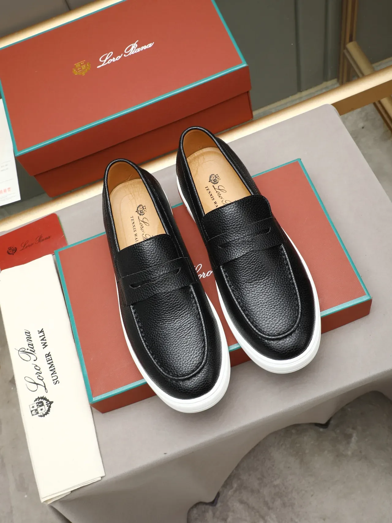 Black Brown Pebbled Leather Platform Sole Loafer 3