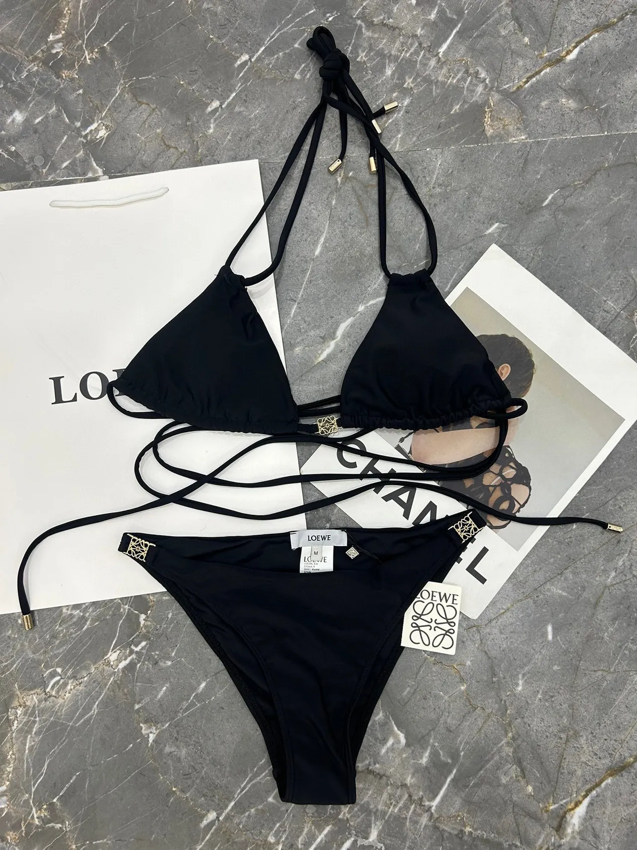 Halter triangle noir et or, bretelles croisées à la taille, maillot de bain 3