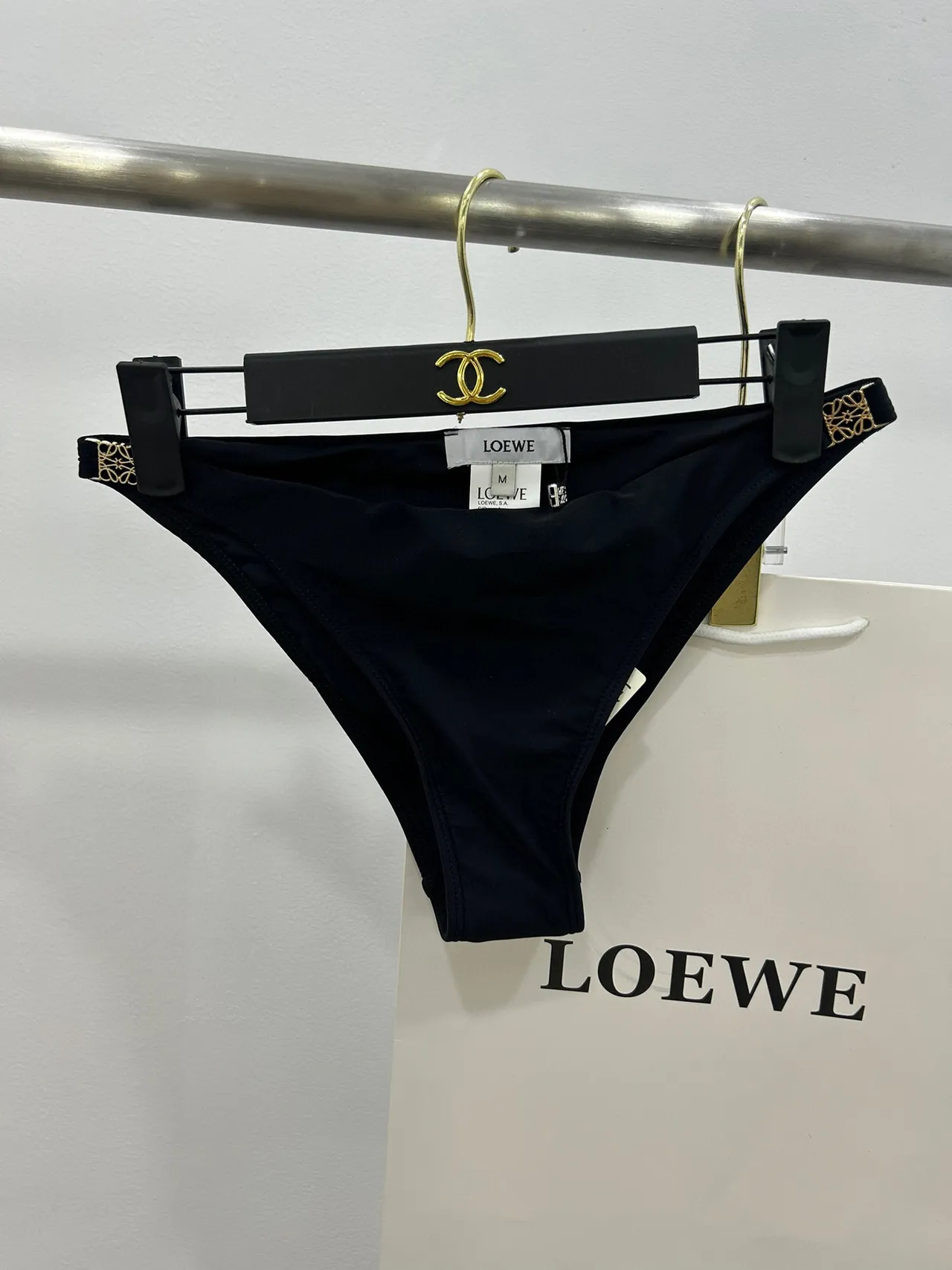 Halter triangle noir et or, bretelles croisées à la taille, maillot de bain 5