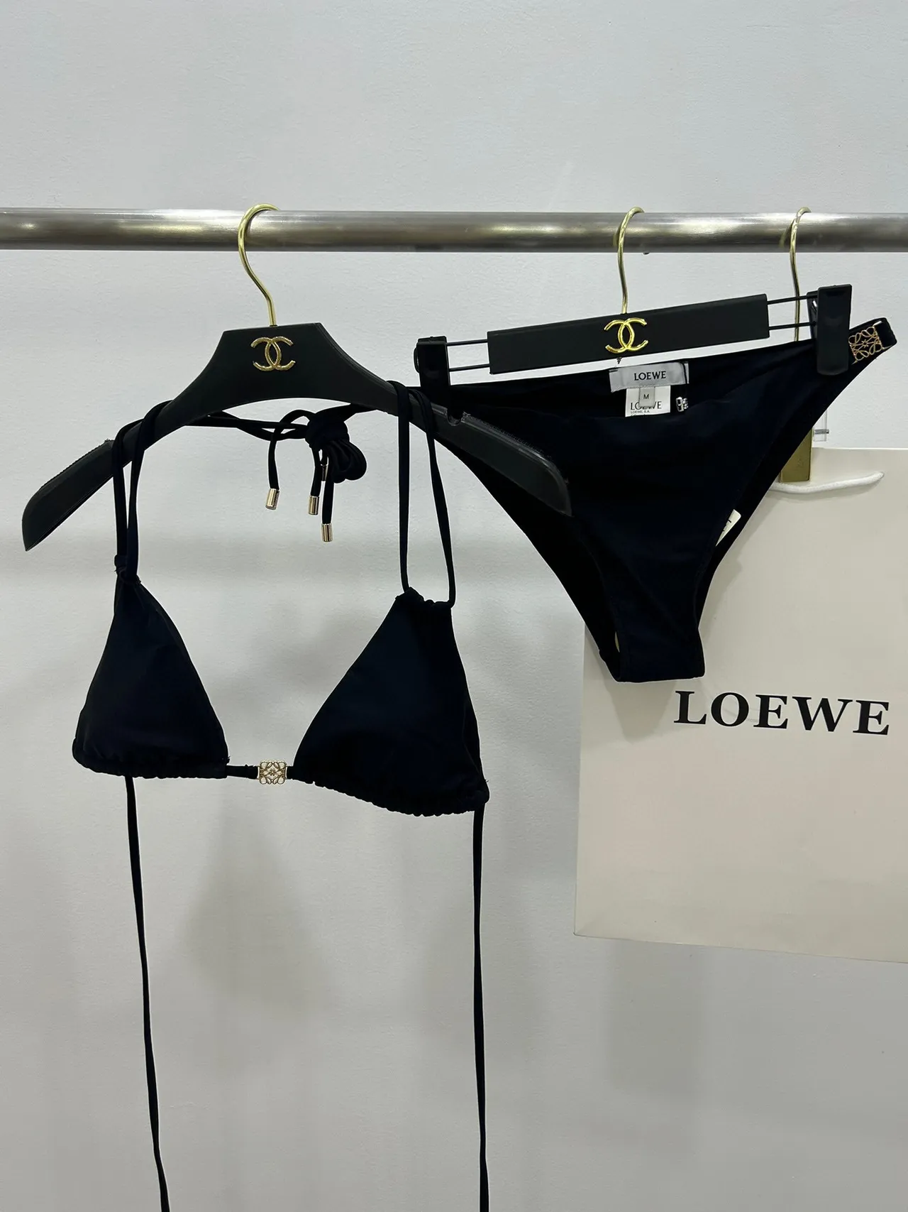 Halter triangle noir et or, bretelles croisées à la taille, maillot de bain 6