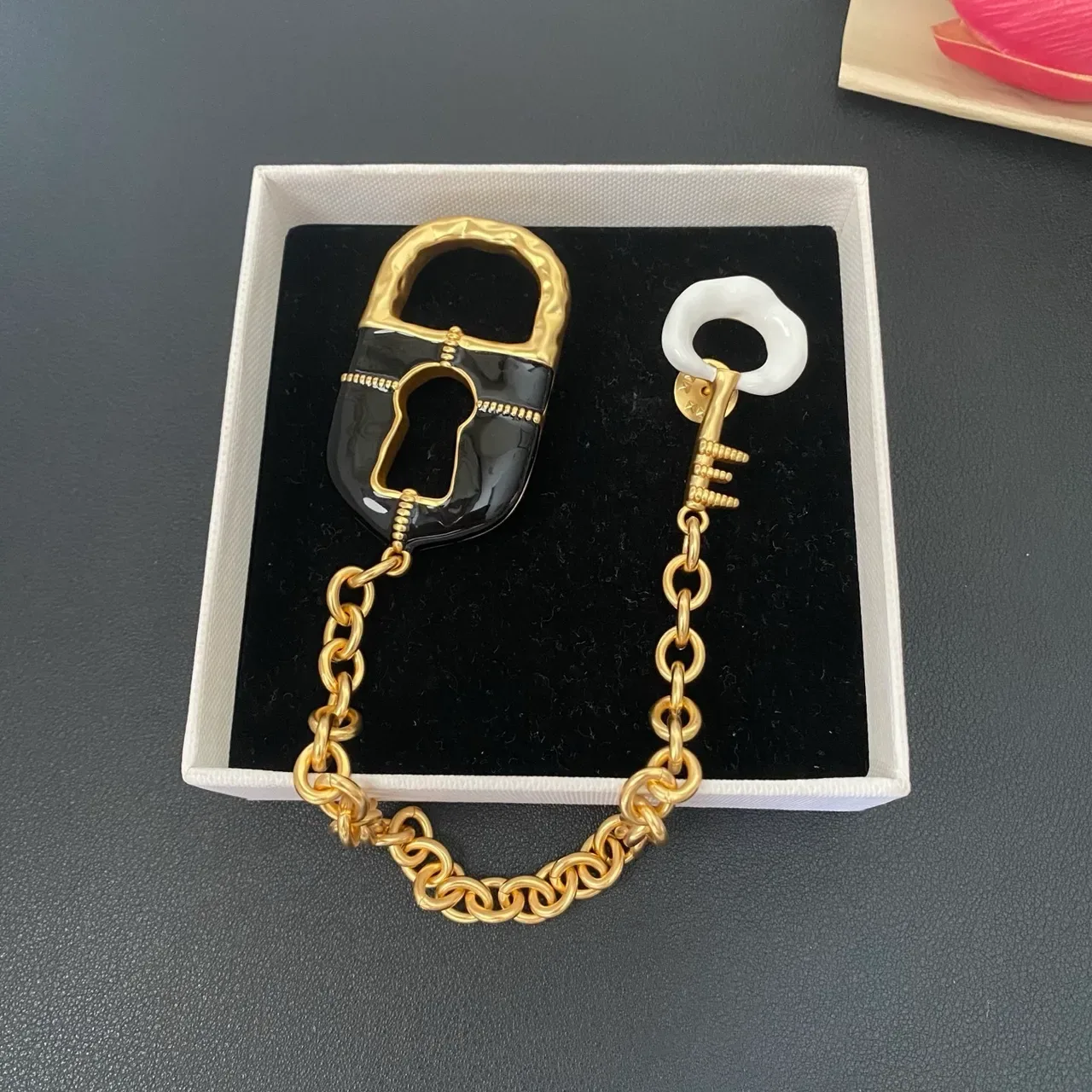 Black Gold Lock-and-Key Motif Enamel Resin Details Jewelry 4