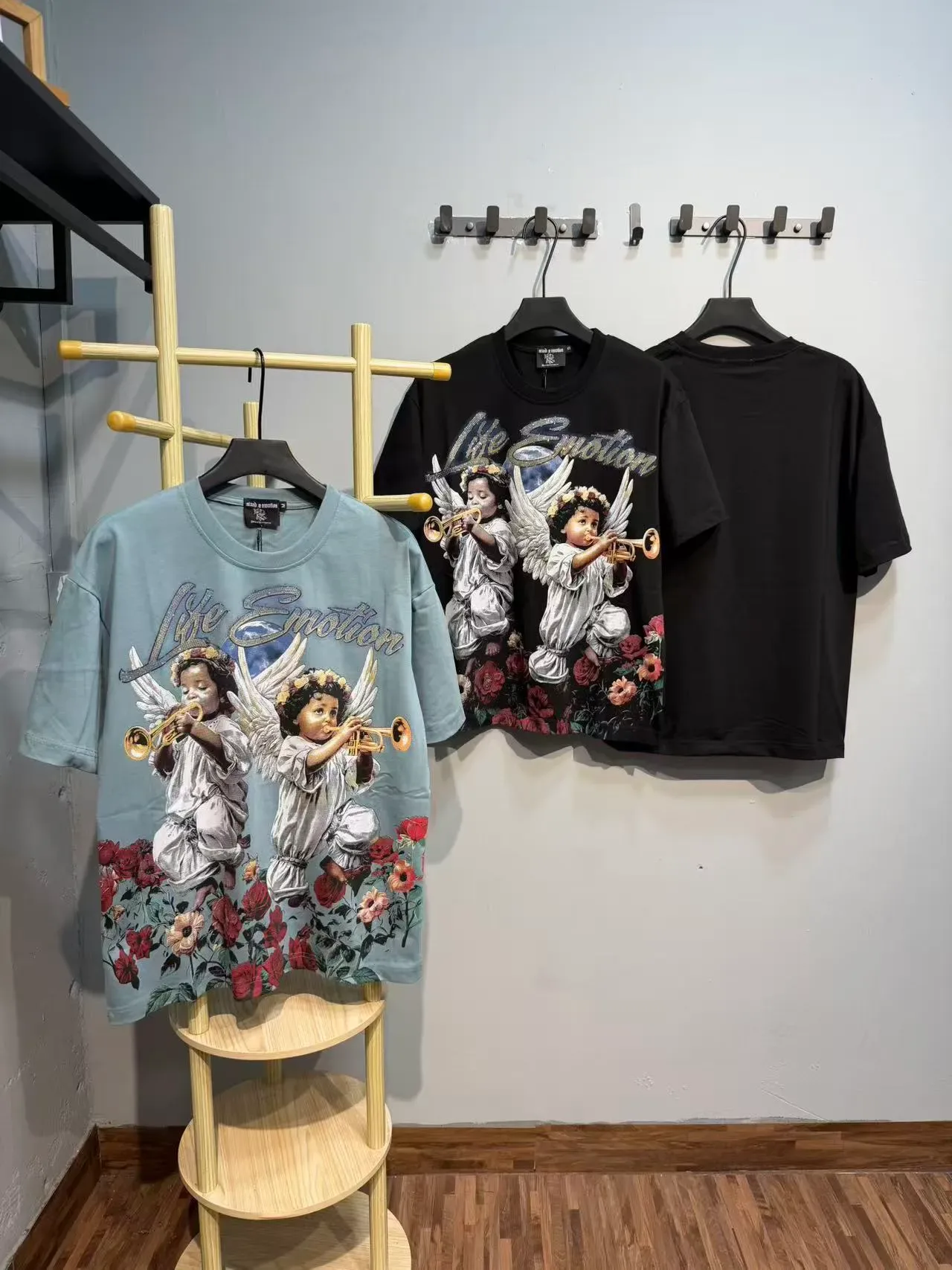Black Graphic-Print Angel Motif T-Shirt 2