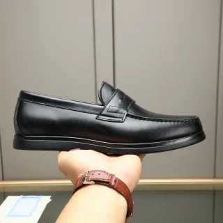 黑色皮革 Penny Strap 乐福鞋