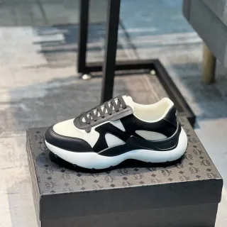 حذاء رياضي أسود أبيض طبقة علوية مصنّعة/شبكية oversized sculpted midsole chunky sneakers