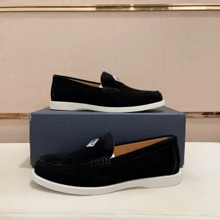 Loafer en suédé noir et blanc avec semelle en caoutchouc