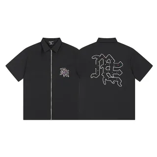 Camisa preta com zíper frontal e gráfico bordado