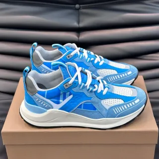 Zapatillas lifestyle con paneles en capas azul y blanco