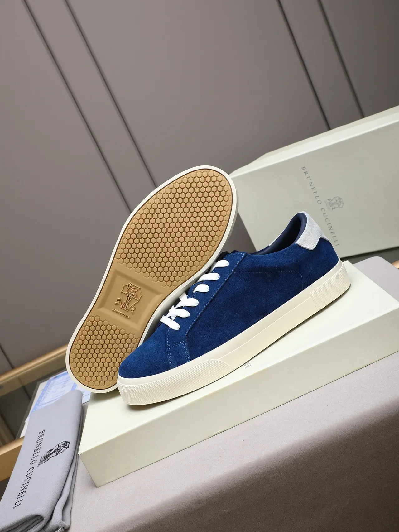 Blue Beige Suede Upper Contrast Heel Tab Sneakers 4
