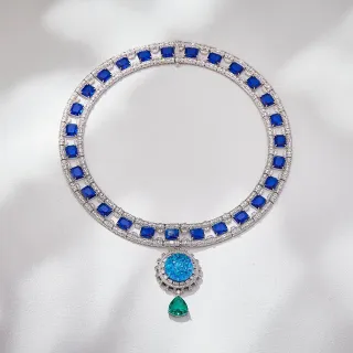 Collier de saphir bleu et vert coupe carrée multi-rangées