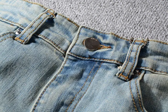 jeans bleus et rouges distressed ripped 5