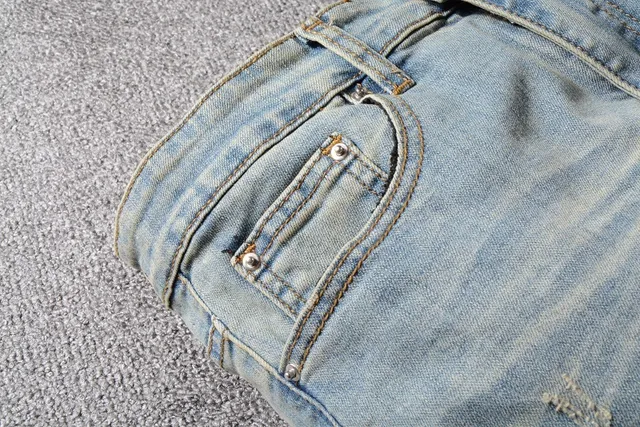 jeans bleus et rouges distressed ripped 8