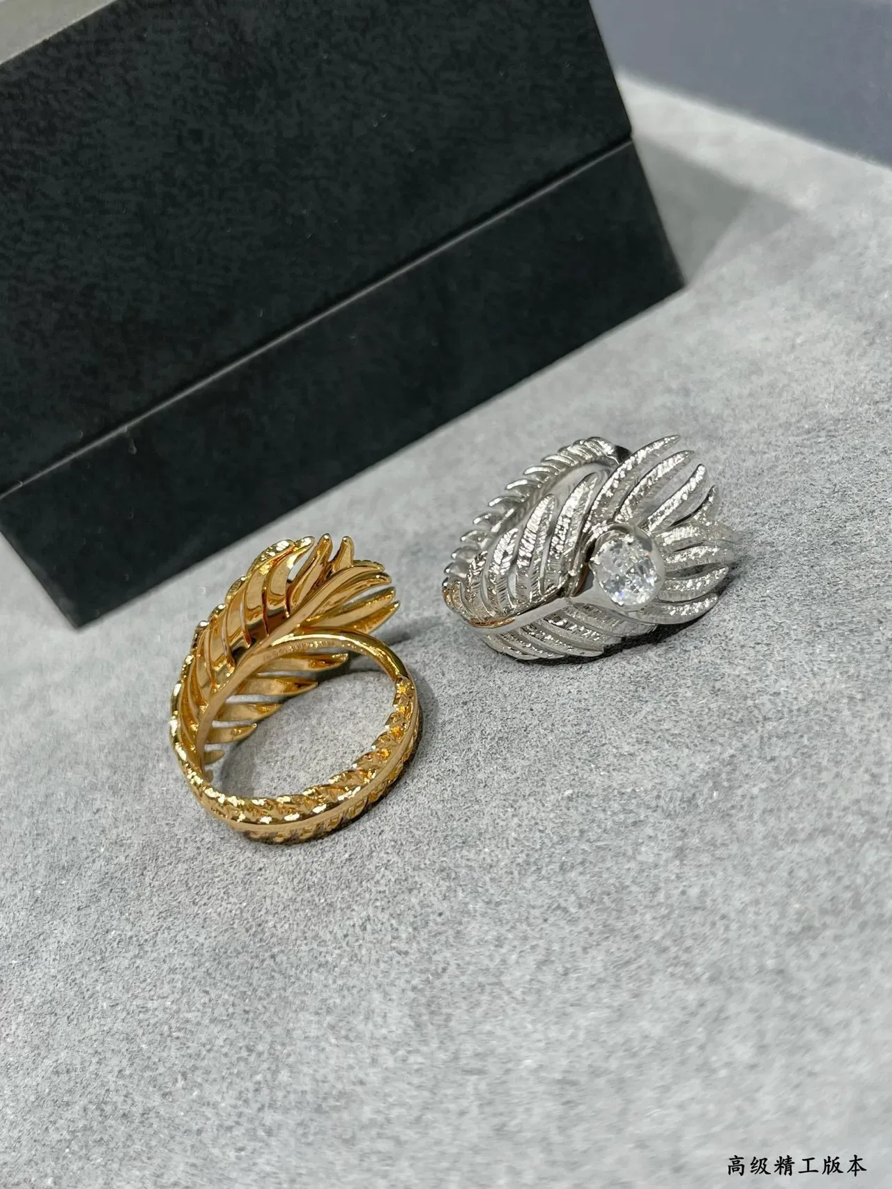 Boucheron Silver White Feather-Shaped Band Central Round Brilliant-Cut Stone Ring 5
