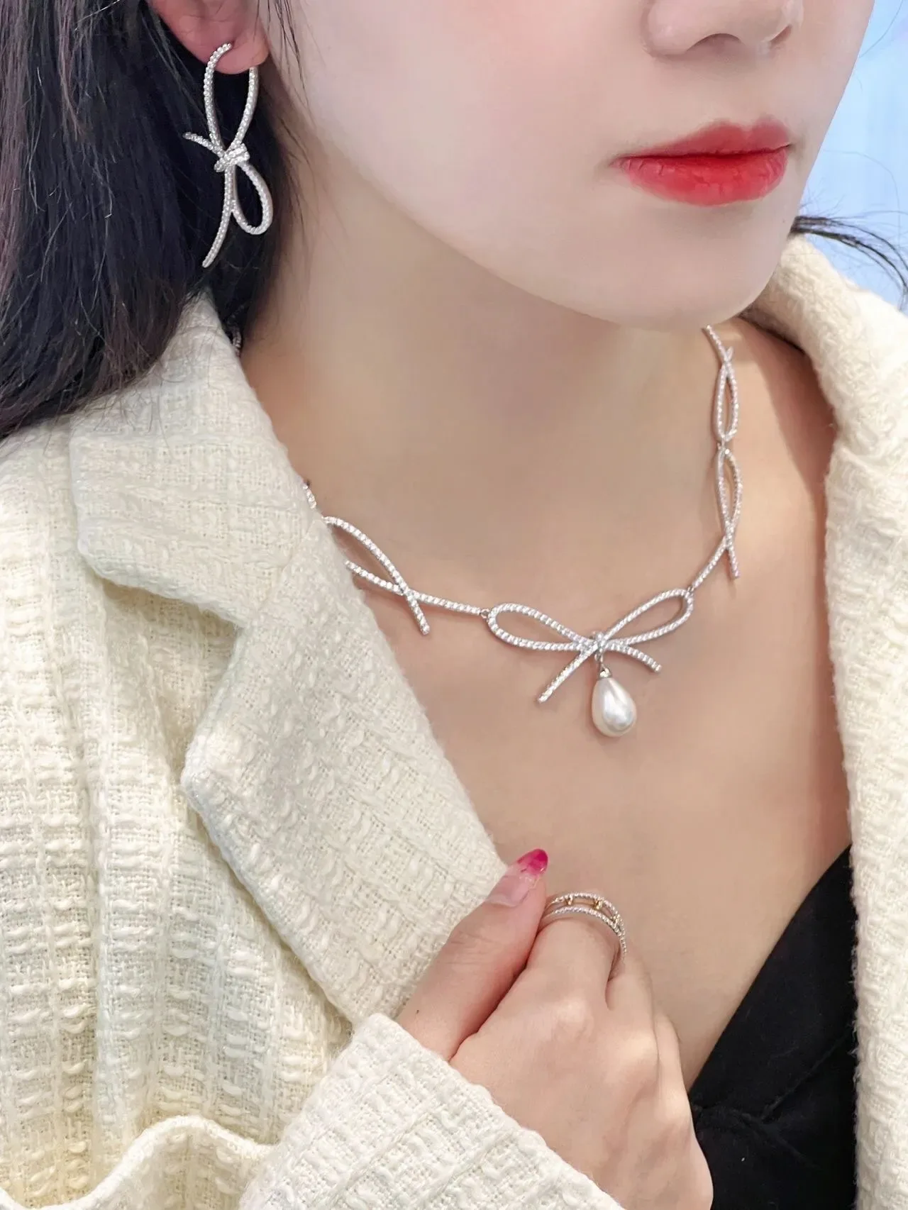 Bow-Shaped Pavé-Set Pearl-Drop Choker Necklace 3