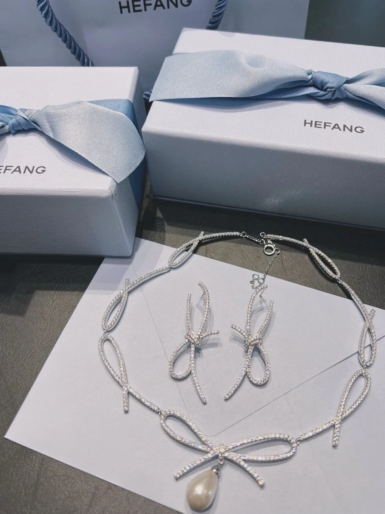 Bow-Shaped Pavé-Set Pearl-Drop Choker Necklace 7