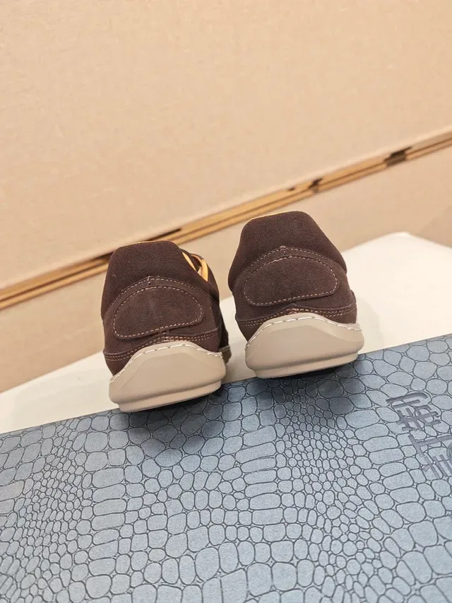 Brown Suede Low-Top Lace-Up Casual Shoe 3