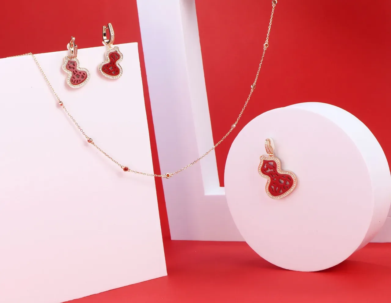 Burgundy Gold Gourd-Shaped Pendant Pavé-Set Border Necklace 5