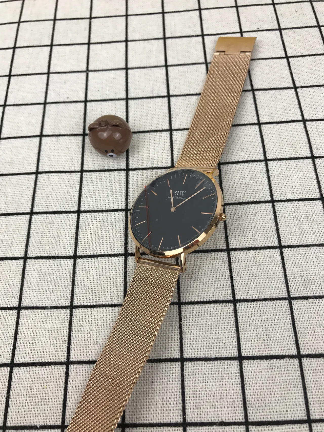 Daniel Wellington সোনা কালো মিনিমালিস্ট মেশ কোয়ার্ট्ज ঘড়ি 3