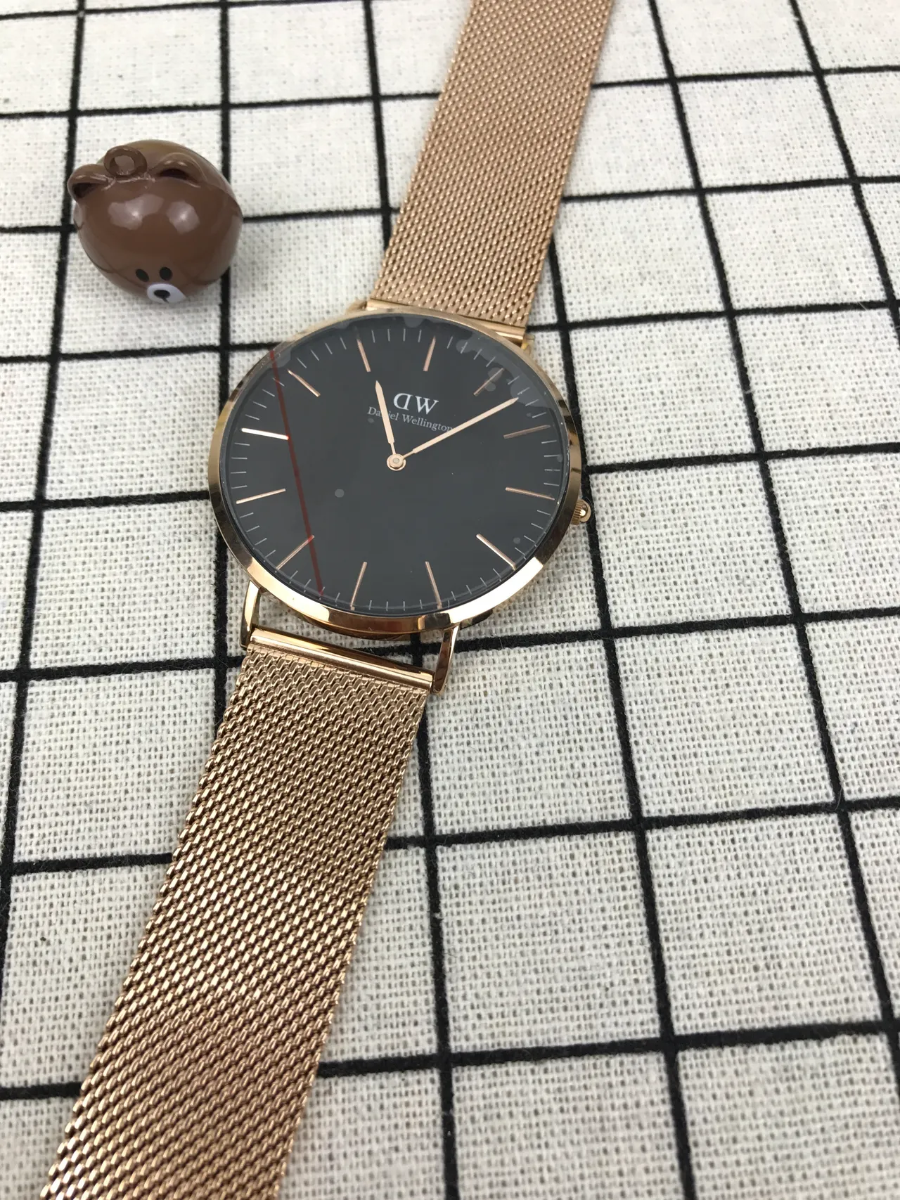 Daniel Wellington সোনা কালো মিনিমালিস্ট মেশ কোয়ার্ট्ज ঘড়ি 4
