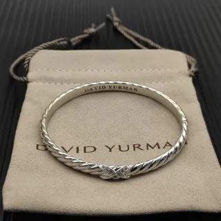 David Yurman Cable Classics سوار فضي ملتوي مع لمسة ماسية