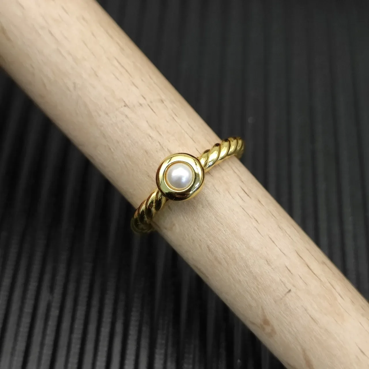 David Yurman Cable Collection Gold Beige Twisted Band Single Pearl Bezel Ring 6