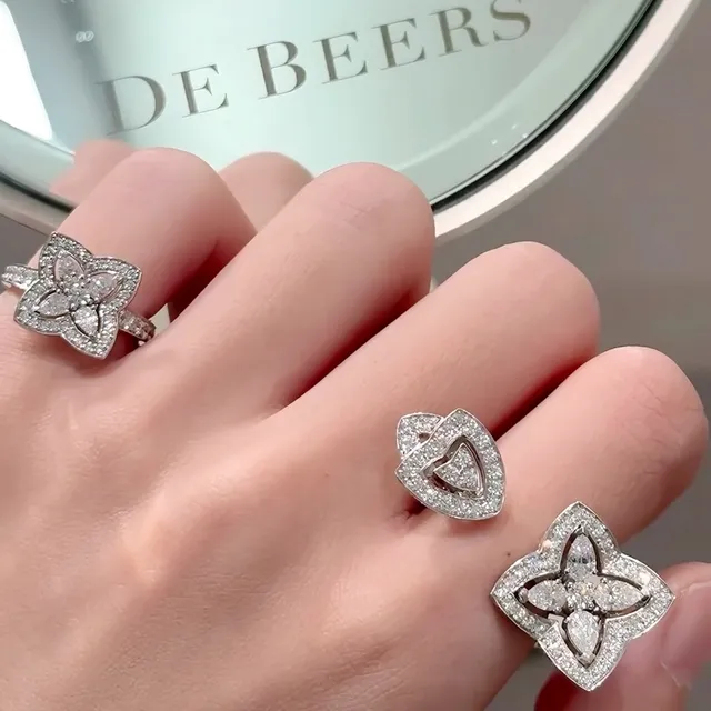 DE BEER Gold Silver Flower-Shaped Motif Pavé Diamond Halo Ring 4