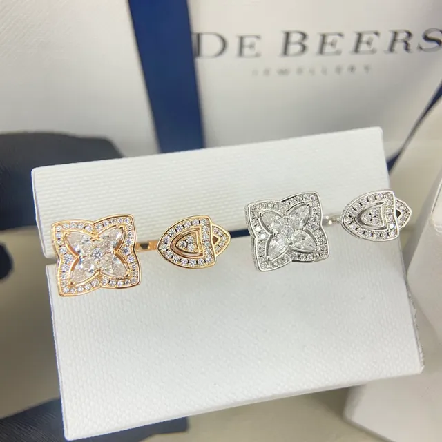 DE BEER Gold Silver Flower-Shaped Motif Pavé Diamond Halo Ring 5