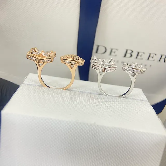 DE BEER Gold Silver Flower-Shaped Motif Pavé Diamond Halo Ring 8