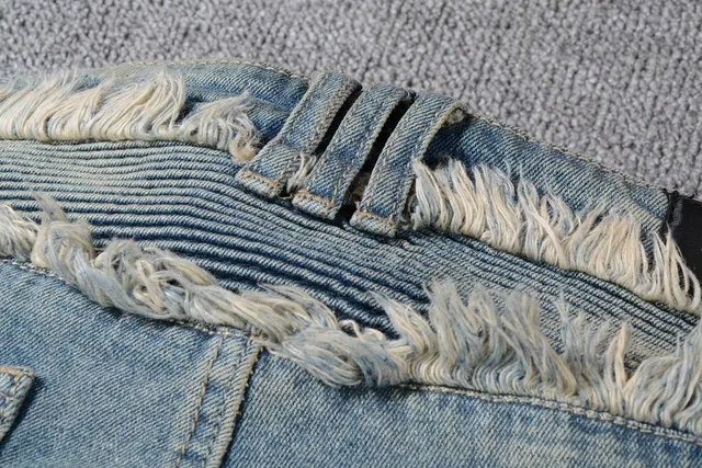 Distressed Frayed-Edge Slim-Fit Jeans 3