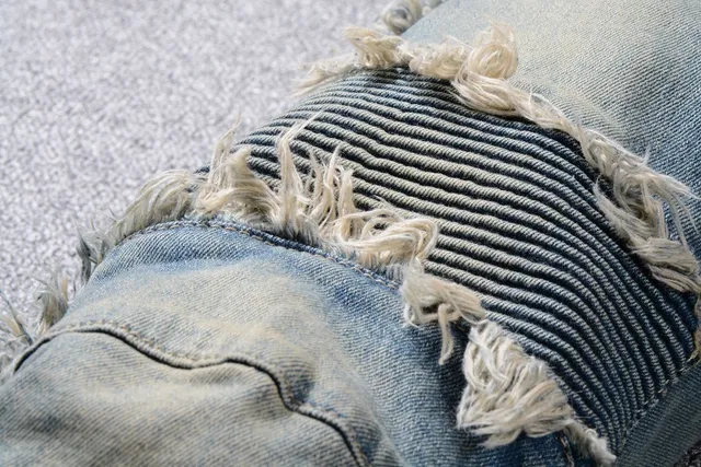 Distressed Frayed-Edge Slim-Fit Jeans 13