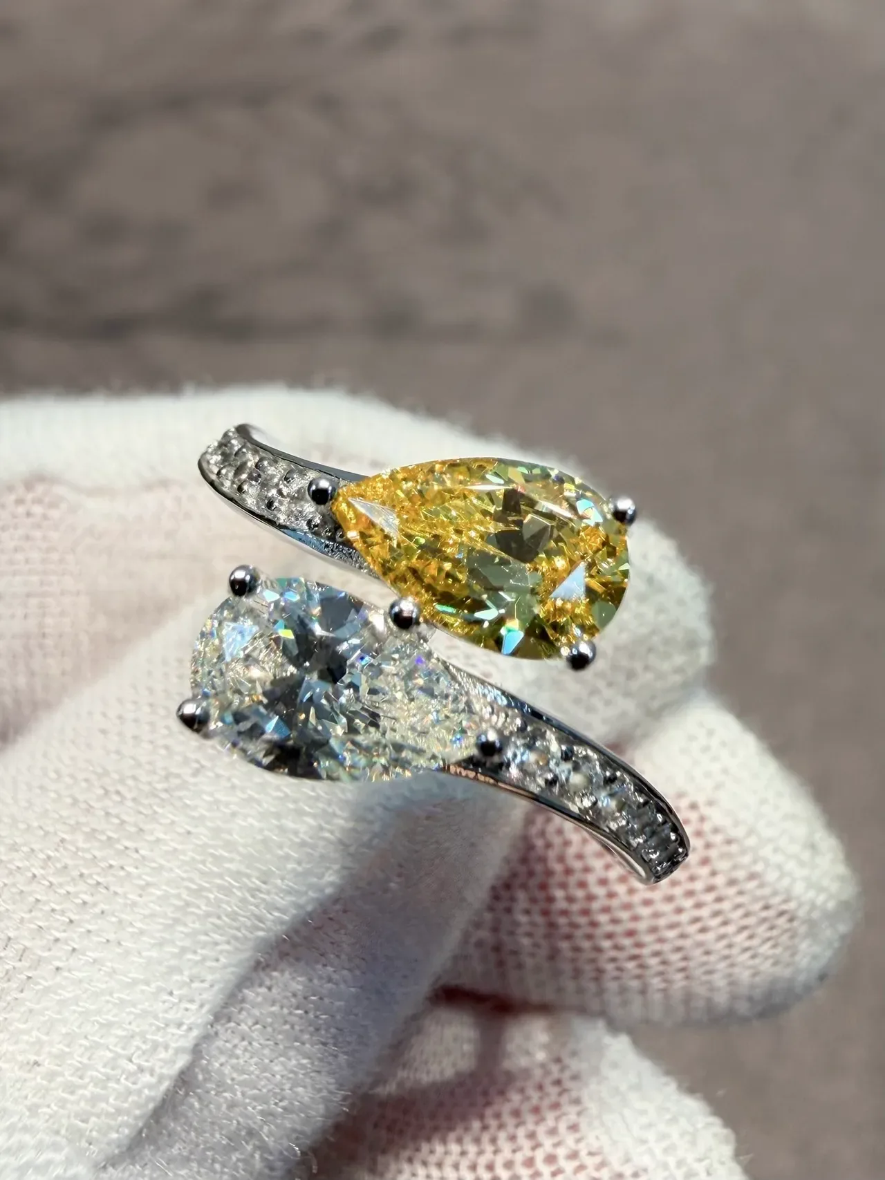 Dual Pear-Cut Two-Tone Gemstone Split Shank Ring 3