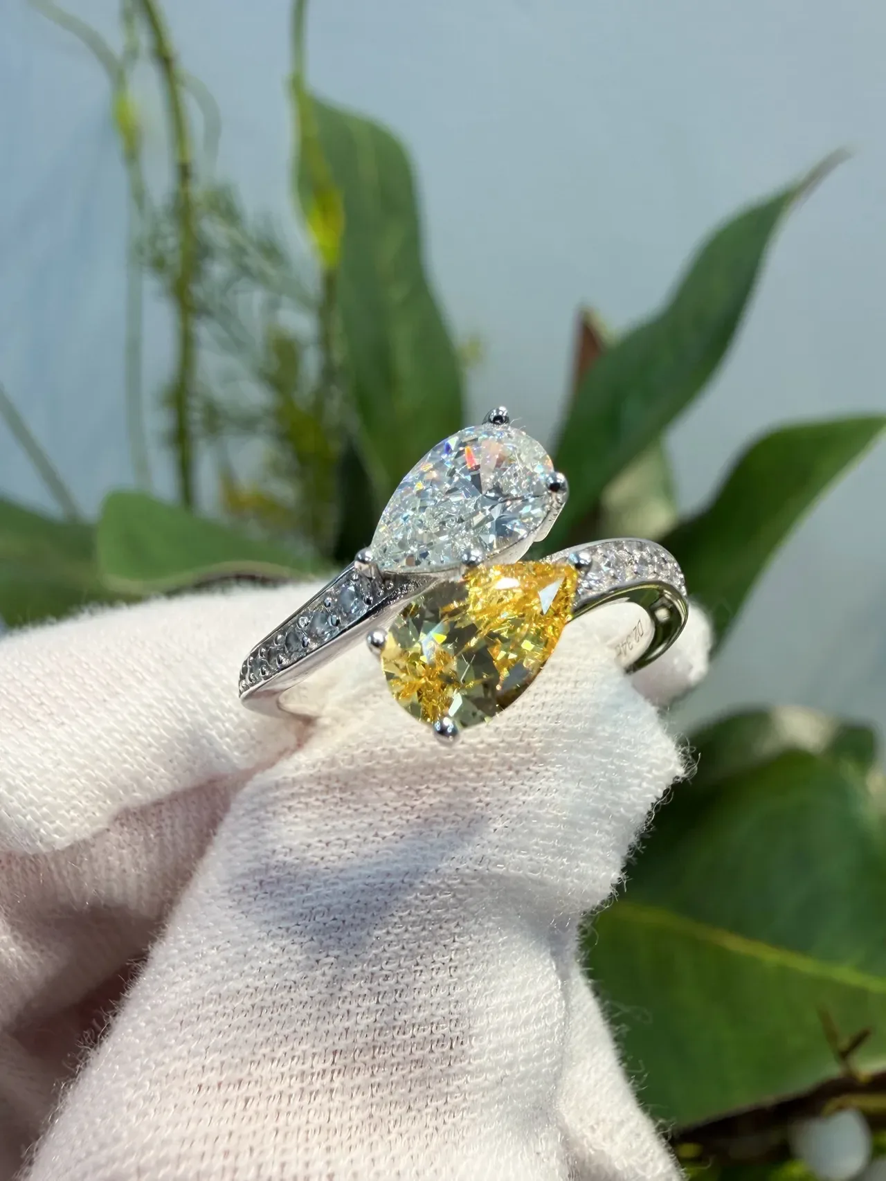 Dual Pear-Cut Two-Tone Gemstone Split Shank Ring 4