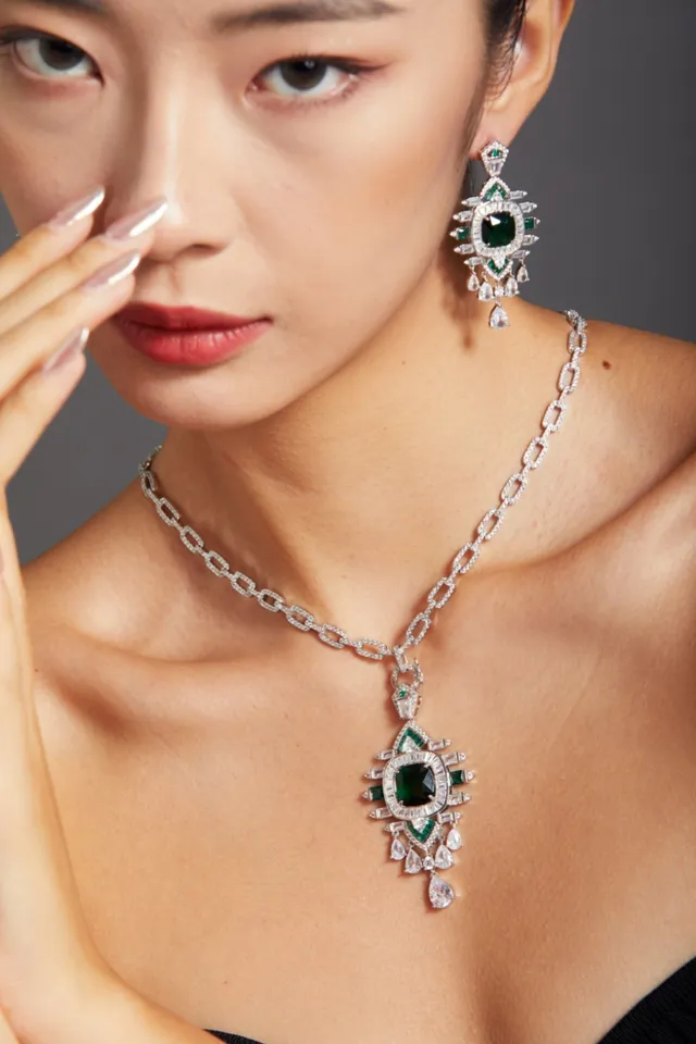 Emerald and Diamond Chandelier-Style Drop Earrings 5