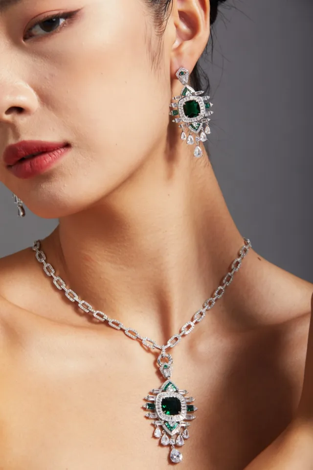 Emerald and Diamond Chandelier-Style Drop Earrings 8