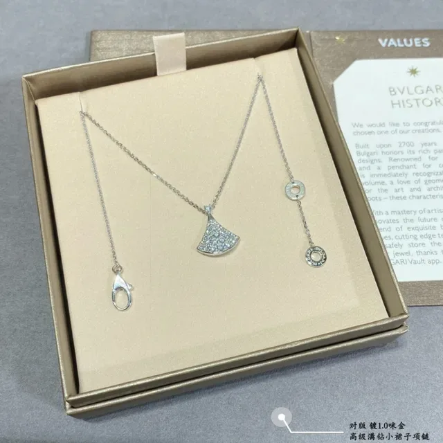 Fan-Shaped Pavé Stone Pendant Chain Necklaces 4