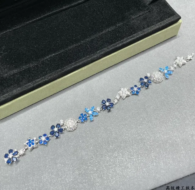 Bracelet Motif Floral et Étoile en Pierres Bleues et Transparentes 4