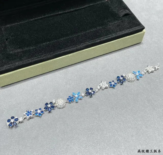 Bracelet Motif Floral et Étoile en Pierres Bleues et Transparentes 6