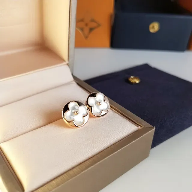 Floral Quatrefoil Mother-of-Pearl Inlay Gold-Tone Stud Earrings 4