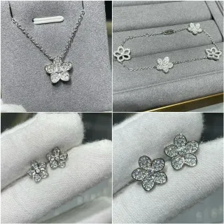 Collier en forme de fleur Pavé avec cristaux de cinq pétales en ton argent