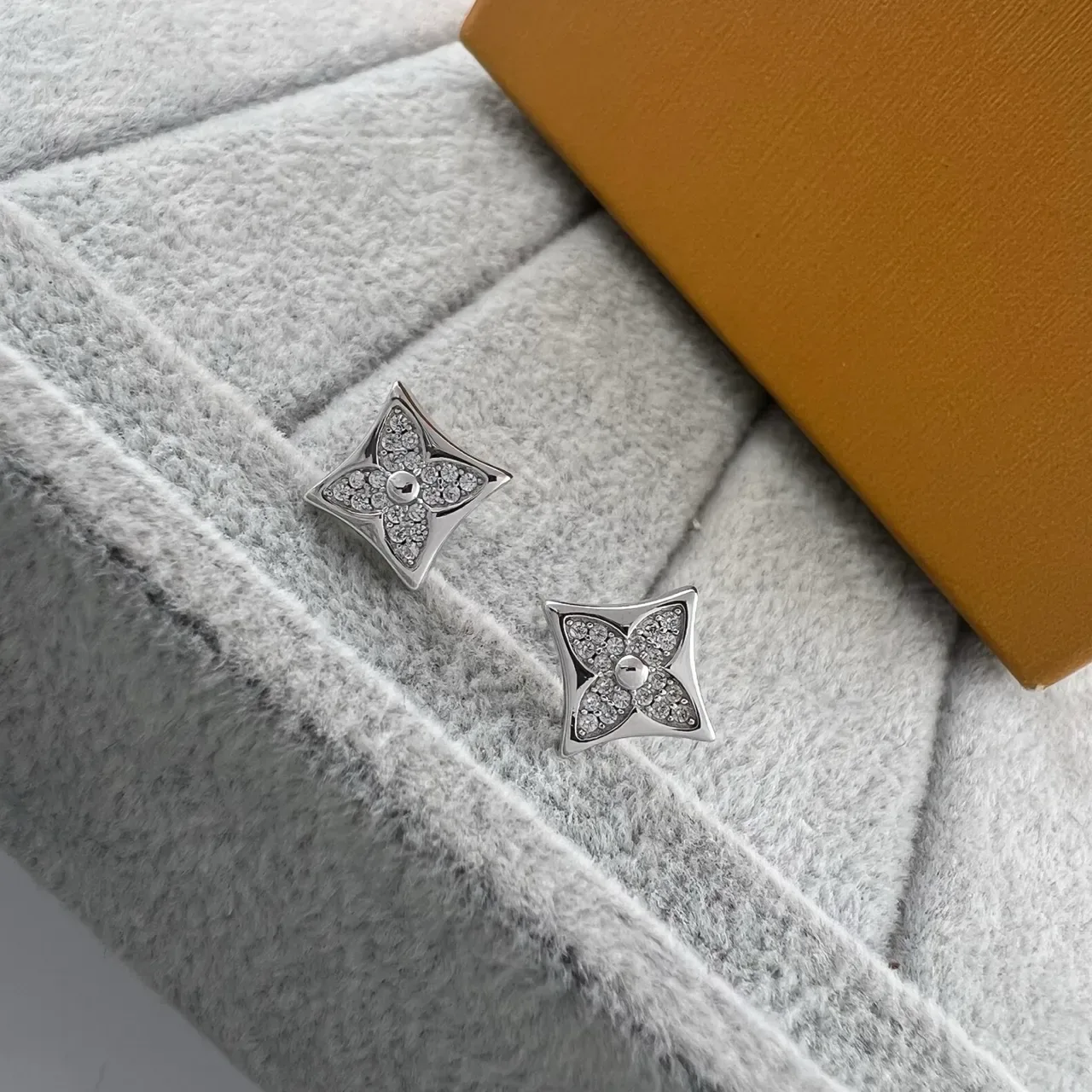 Flower-Shaped Pavé Crystal Stud Earrings 3