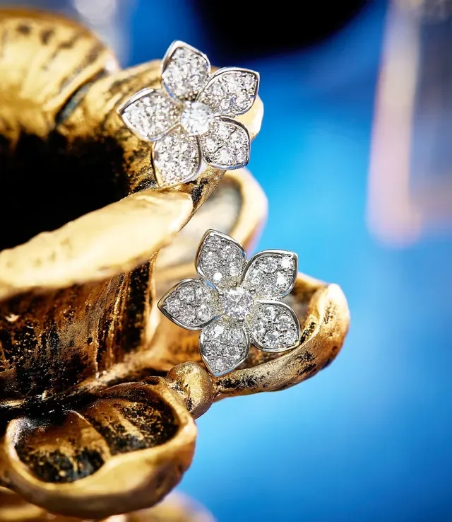 Flower-Shaped Pavé Diamond Stud Earrings 7