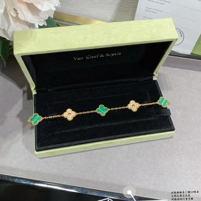 Four-Leaf Clover Motif Bracelet Green Gold Malachite Inlay Bracelet 5