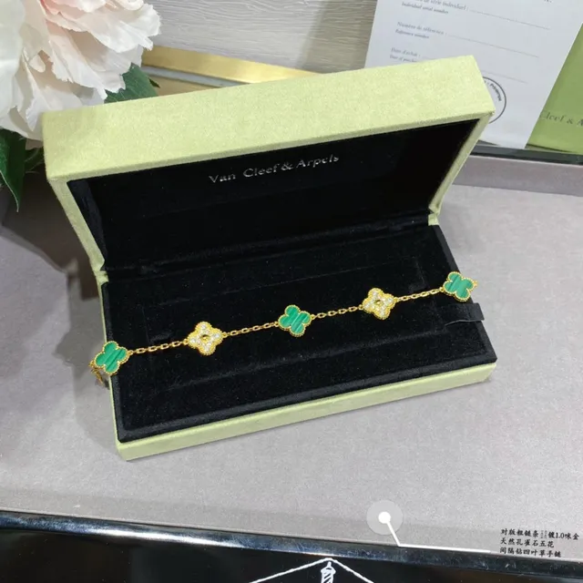 Four-Leaf Clover Motif Bracelet Green Gold Malachite Inlay Bracelet 7