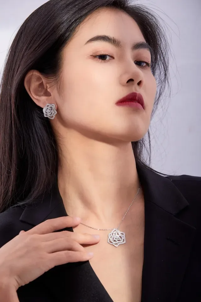 Geometric Floral Pavé Pendant Necklace 2