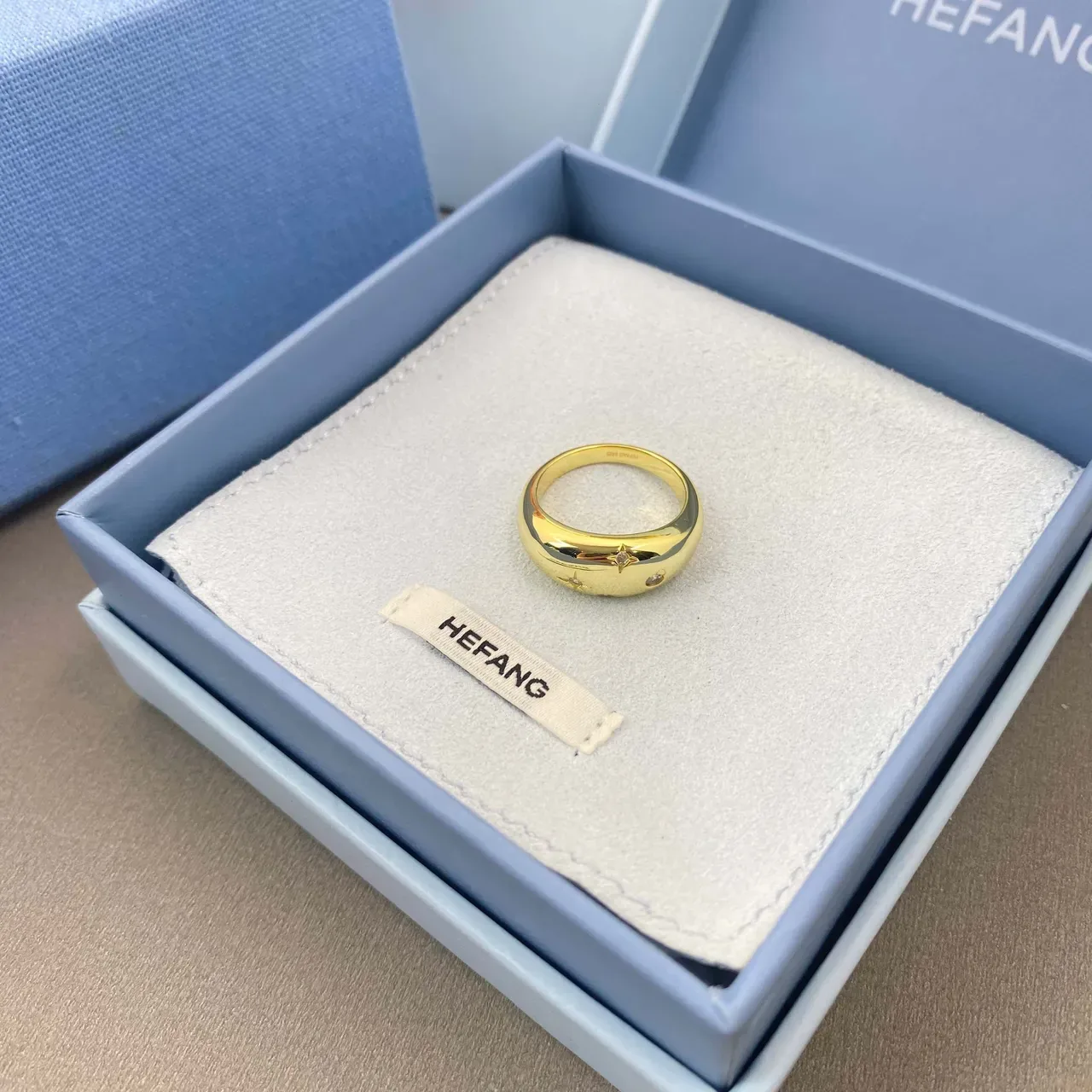 Gold Blue Dome-Shaped Band Starburst And Round Pavé-Set Stones Ring 4