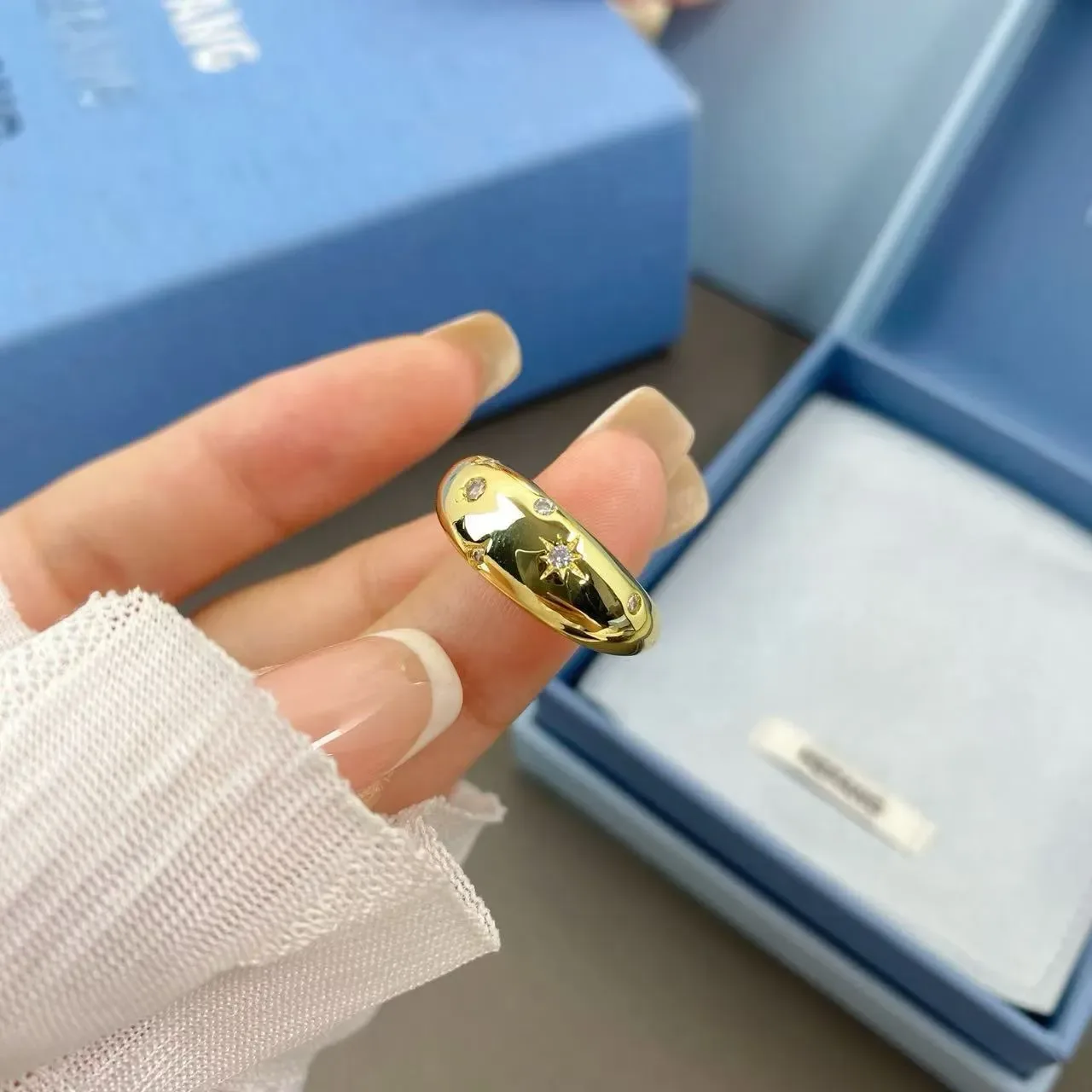 Gold Blue Dome-Shaped Band Starburst And Round Pavé-Set Stones Ring 7