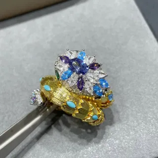 Anillo de banda de oro azul con múltiples piedras cluster floral esculpido inspirado en serpiente